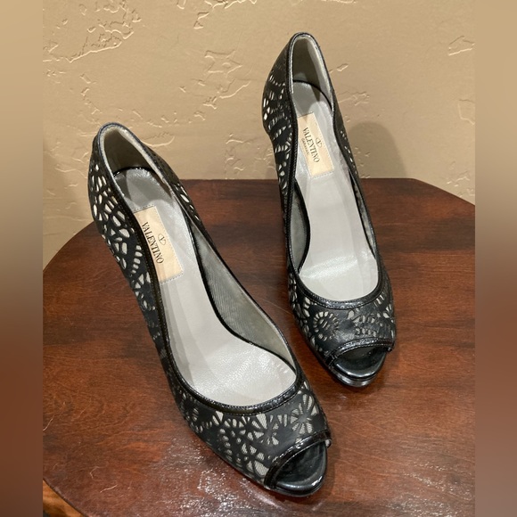 Valentino Garavani Peep Toe Laser Cut Mesh Pumps, Size 38/8, Black - Picture 1 of 13